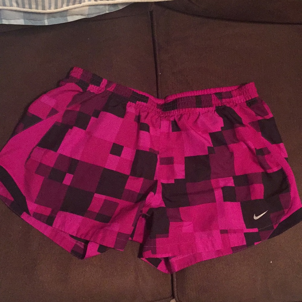 Nike shorts (L)